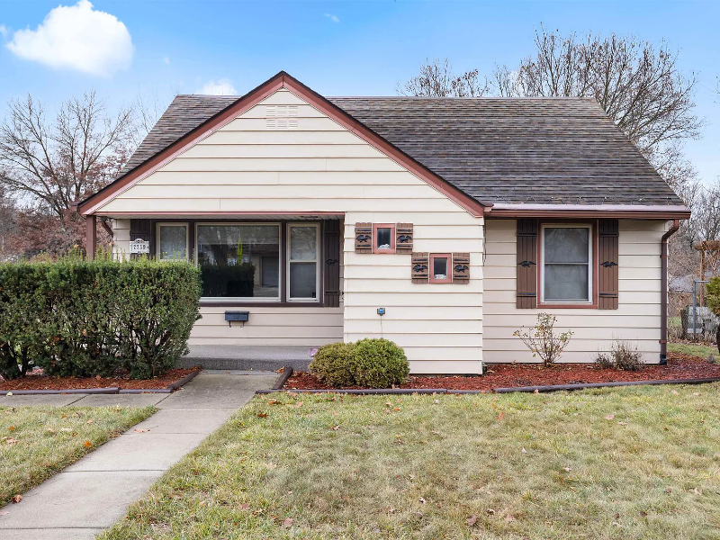 2239 Ohio Pkwy - Photo 2 of 3