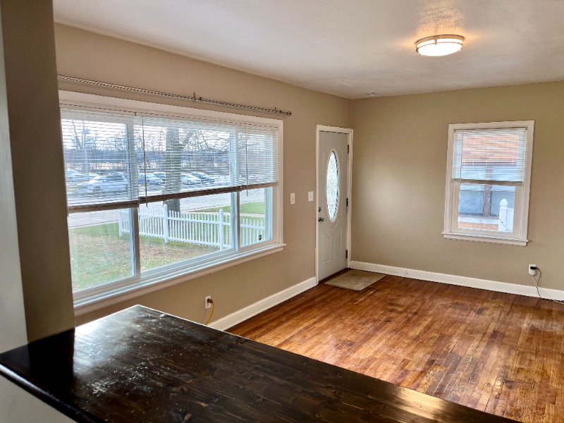 908 State St #908 - Photo 3 of 9