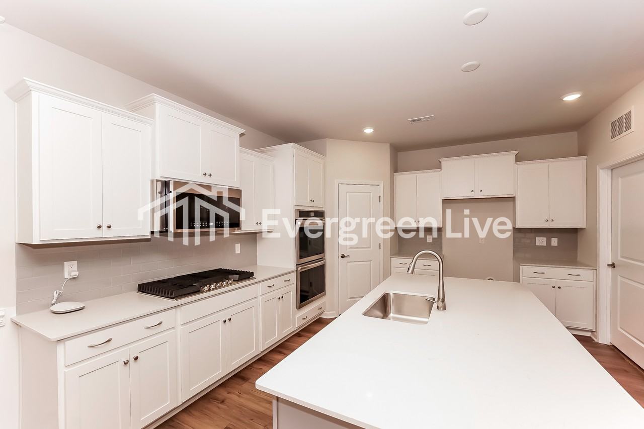 6496 Fairfax Ct - Photo 6 of 15