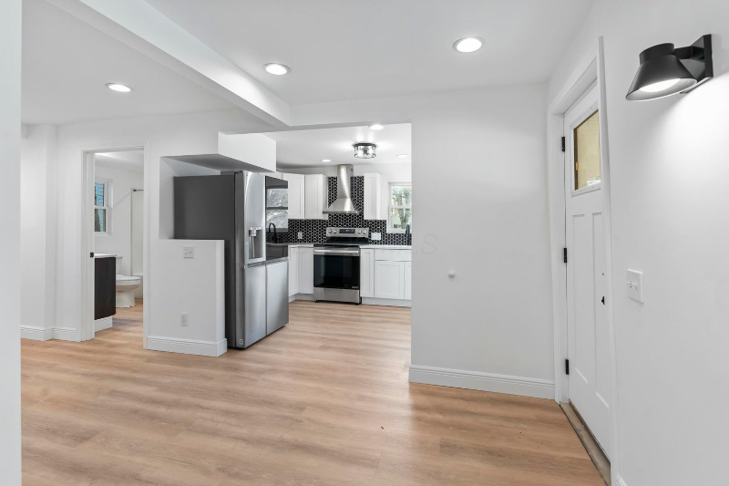 89 E Maple St - Photo 2 of 3