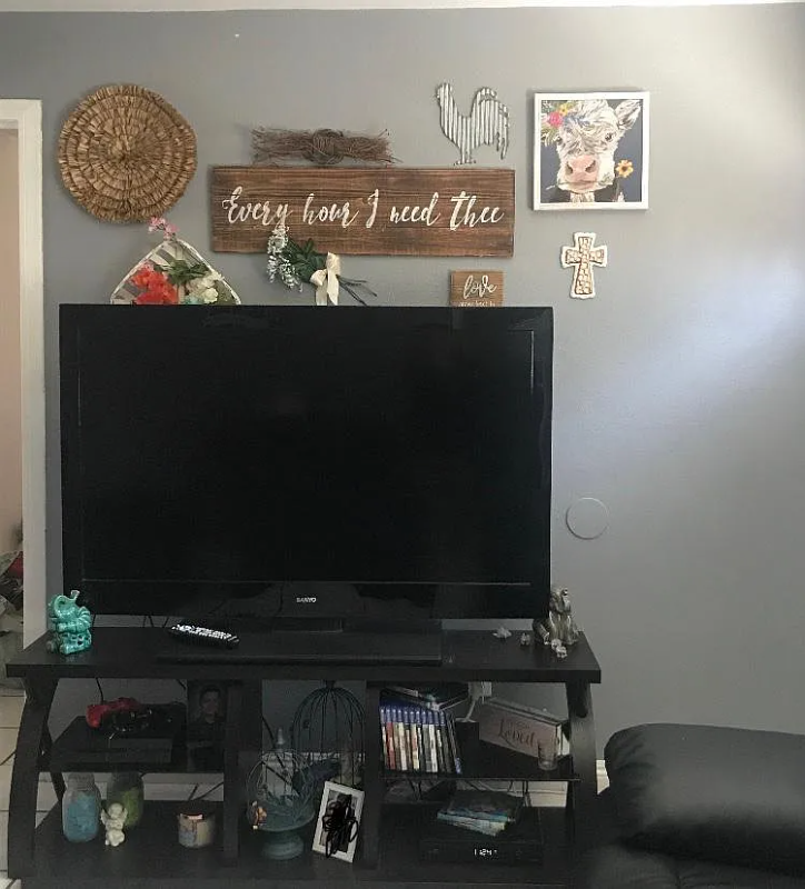 26001 Juanita St - Photo 3 of 15