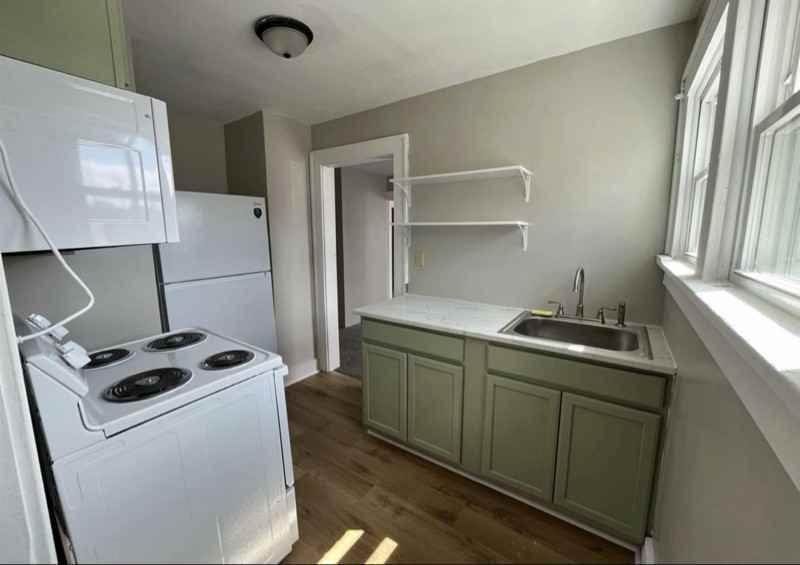 211 S Liberty St #C - Photo 3 of 10