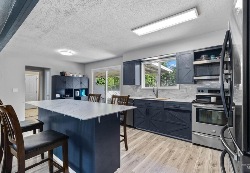 2047 10th Ave - Photo 2 of 13