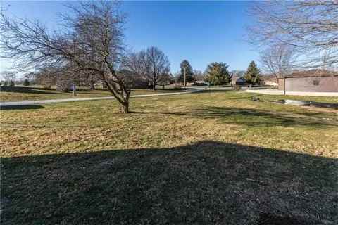 211 Hillview Dr - Photo 2 of 17