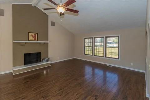 211 Hillview Dr - Photo 6 of 17