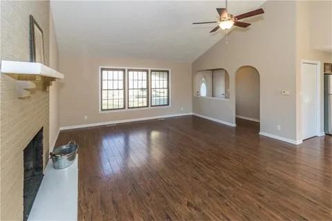 211 Hillview Dr - Photo 7 of 17