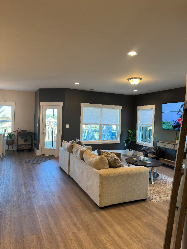 4021 Rockland Cir Se - Photo 3 of 15