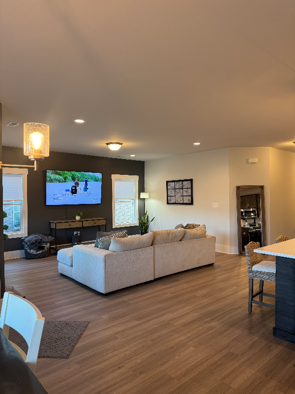 4021 Rockland Cir Se - Photo 4 of 15