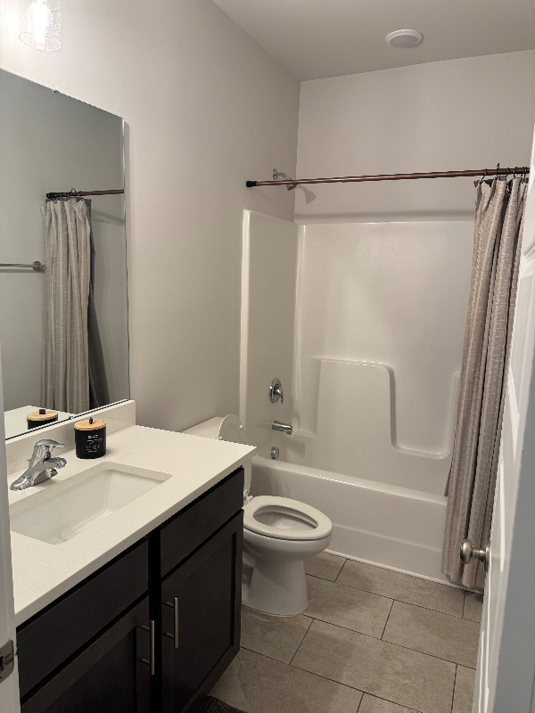 4021 Rockland Cir Se - Photo 5 of 15