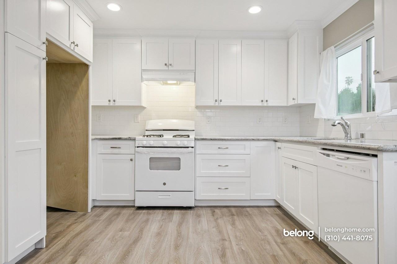 747 W Oliver St - Photo 2 of 16