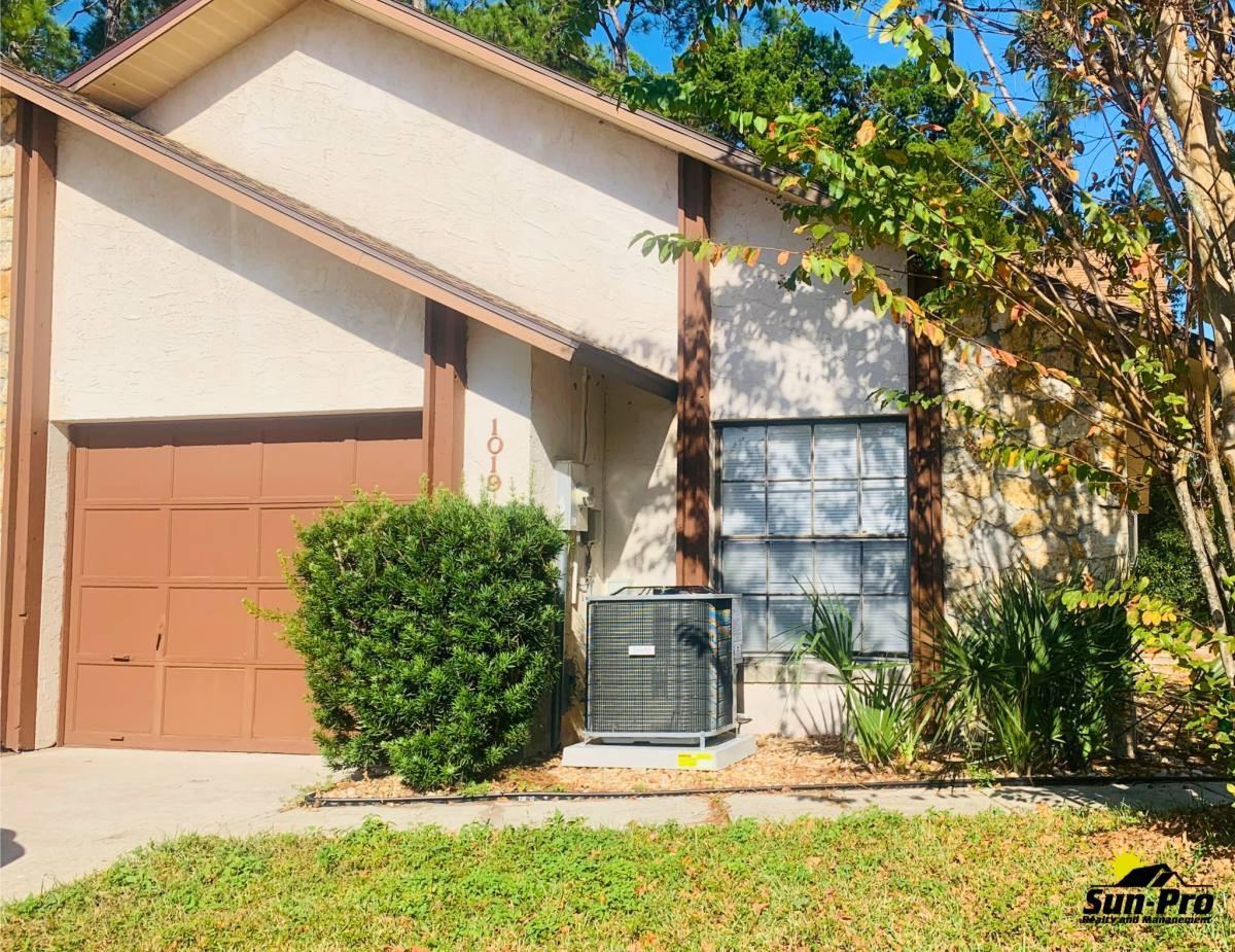 1019 Fox Trace Ct - Photo 2 of 10