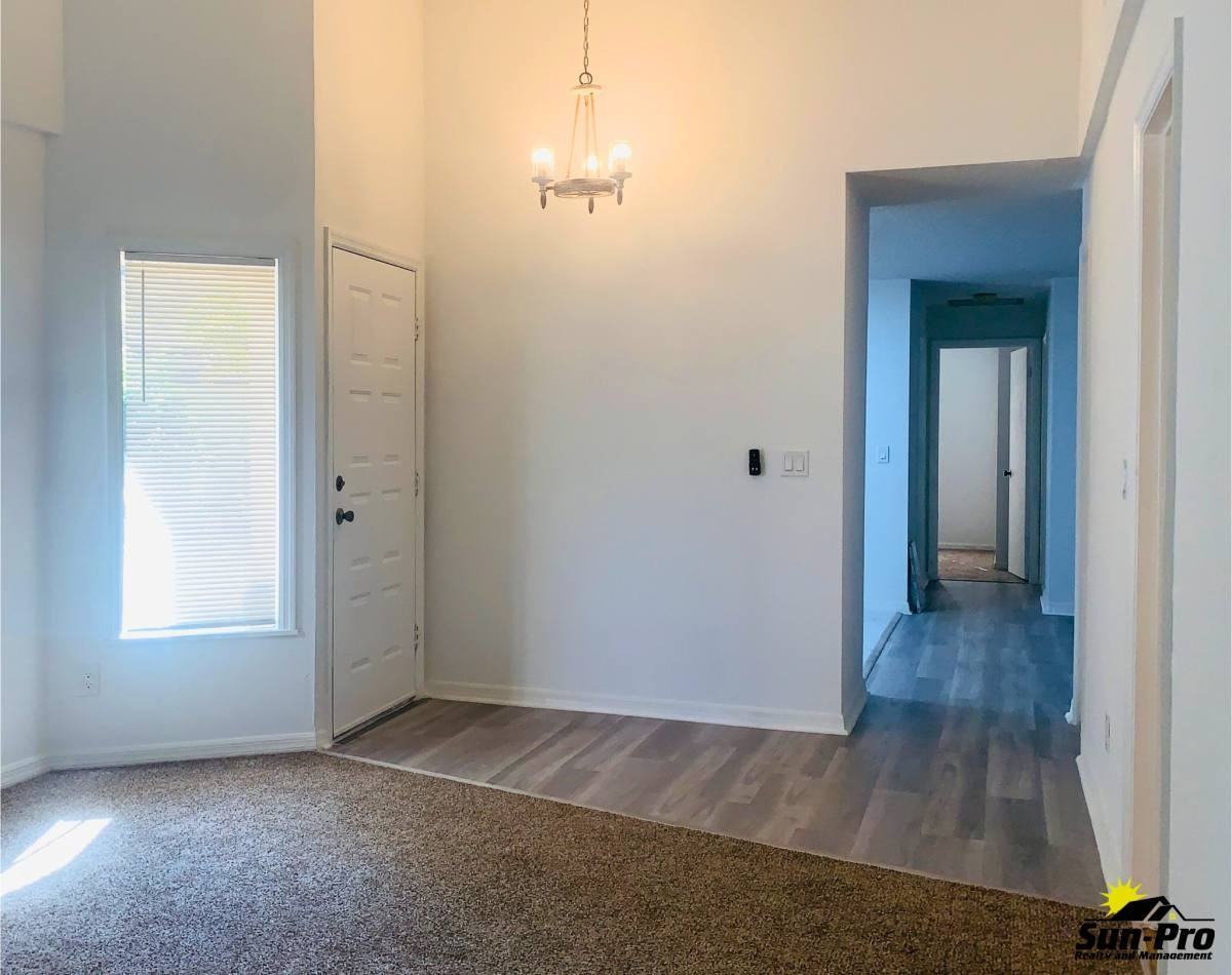 1019 Fox Trace Ct - Photo 3 of 10