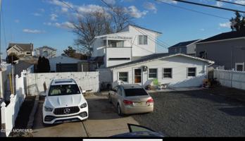 featured image of 1712 Binnacle Rd