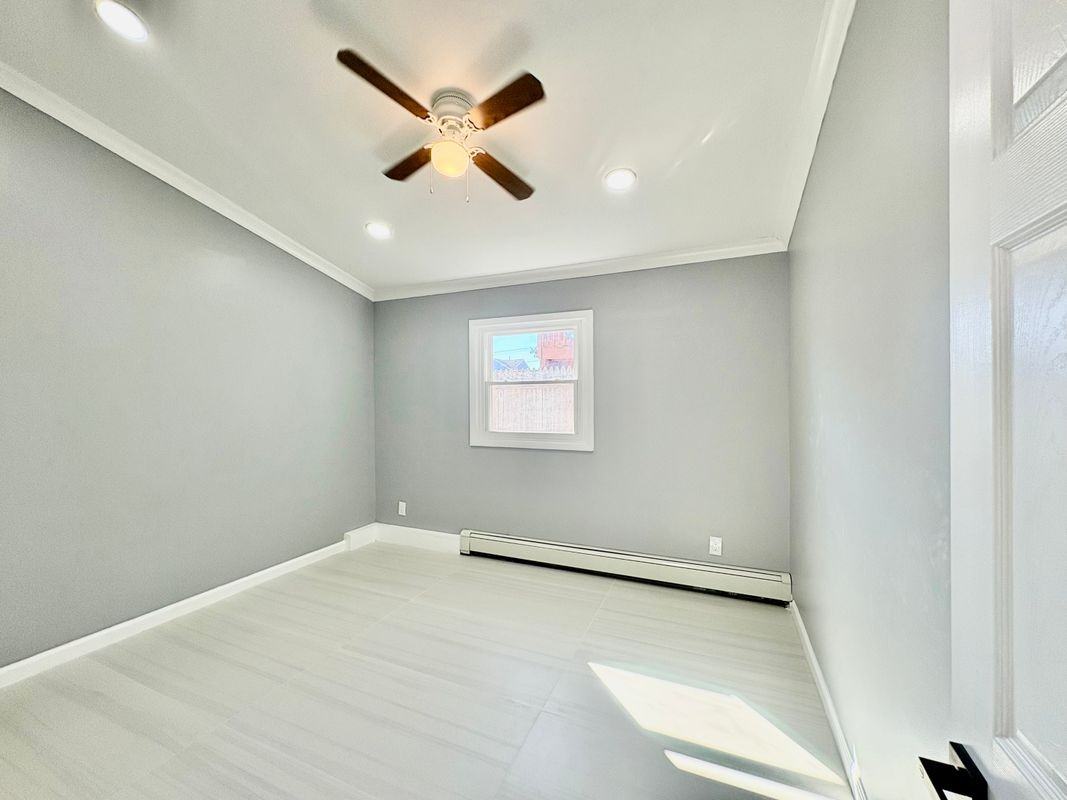 1712 Binnacle Rd - Photo 3 of 7