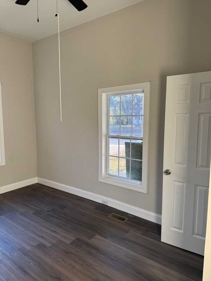 57 Corban Ave Sw #B - Photo 2 of 7