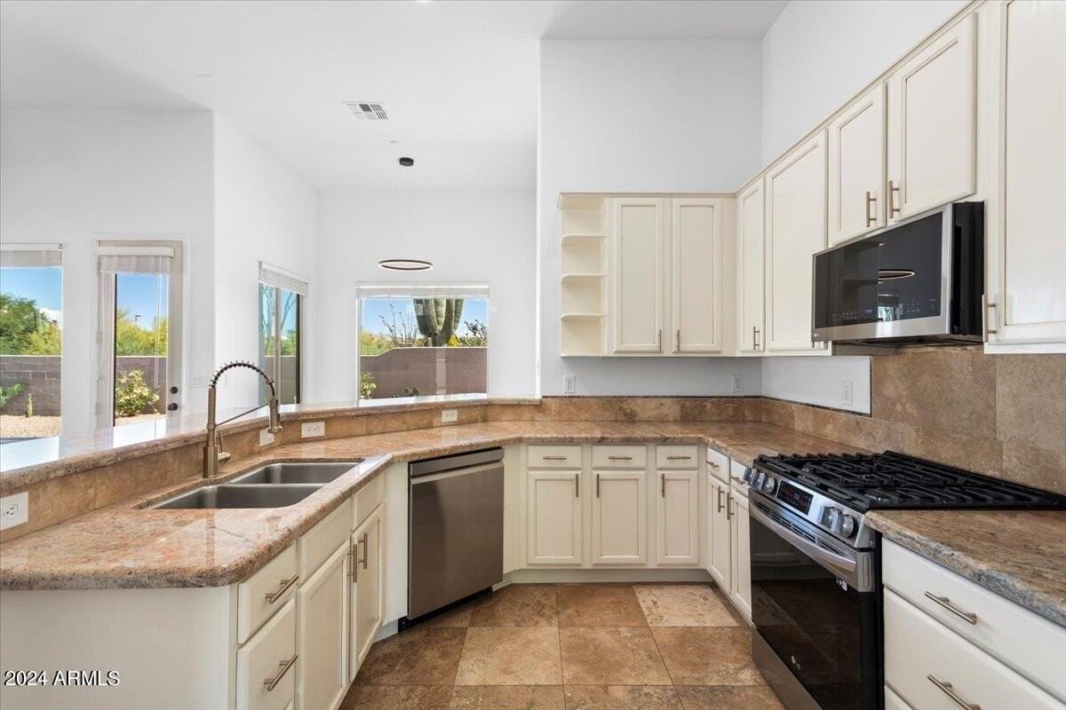 11318 E White Feather Ln - Photo 6 of 26