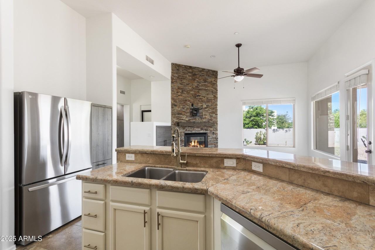 11318 E White Feather Ln - Photo 7 of 26