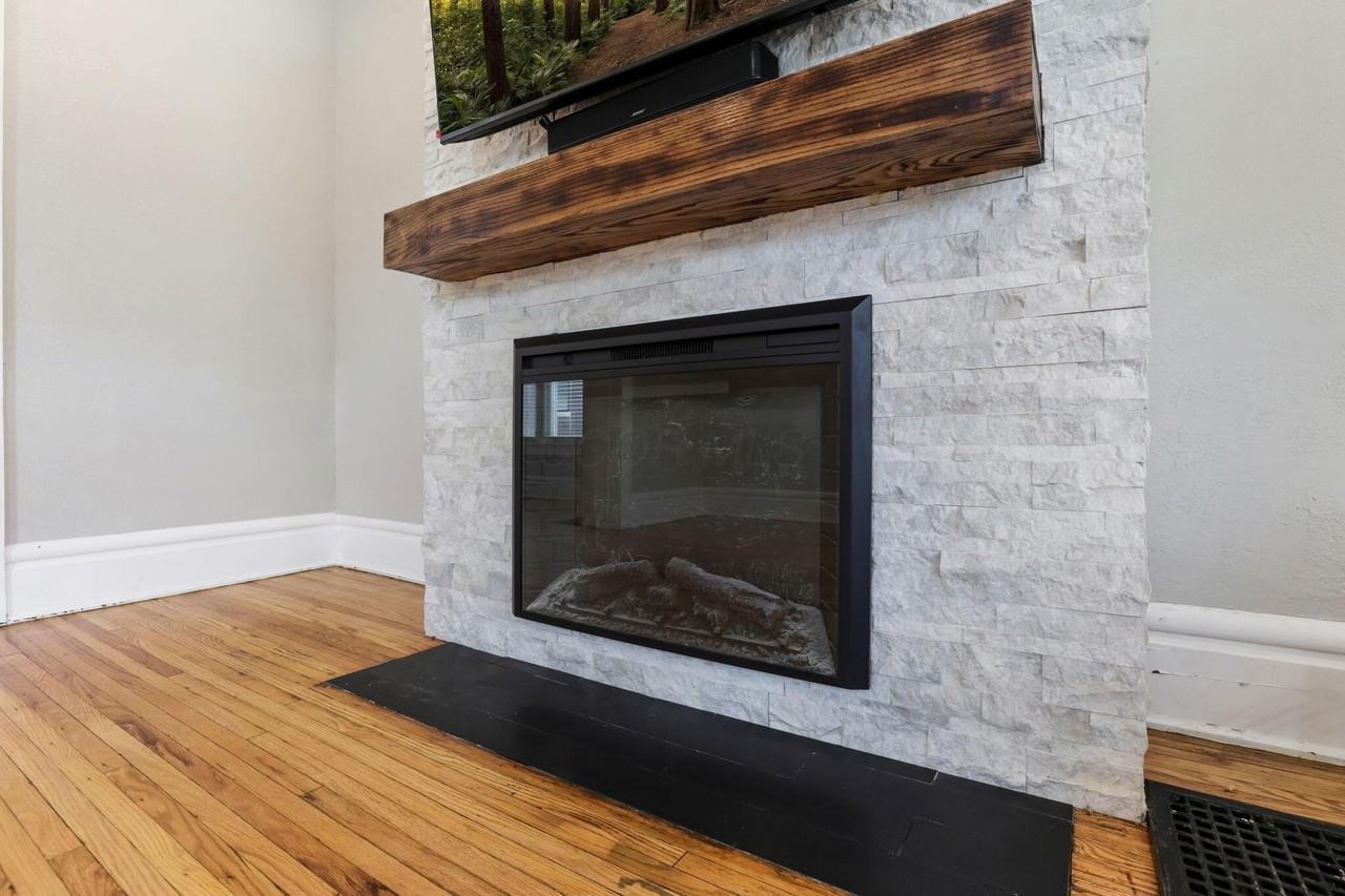 412 E Oakland Ave Unit 412 #412 - Photo 3 of 33