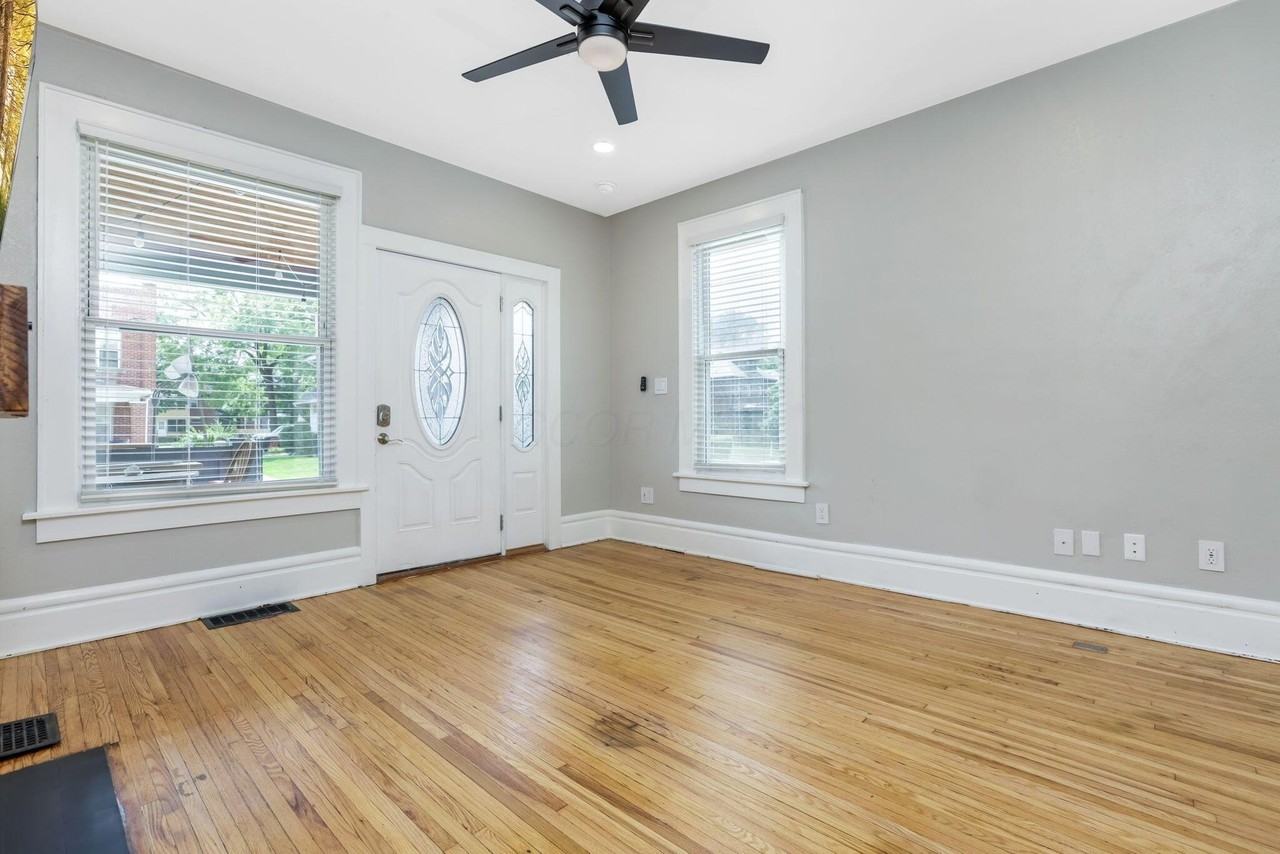 412 E Oakland Ave Unit 412 #412 - Photo 4 of 33