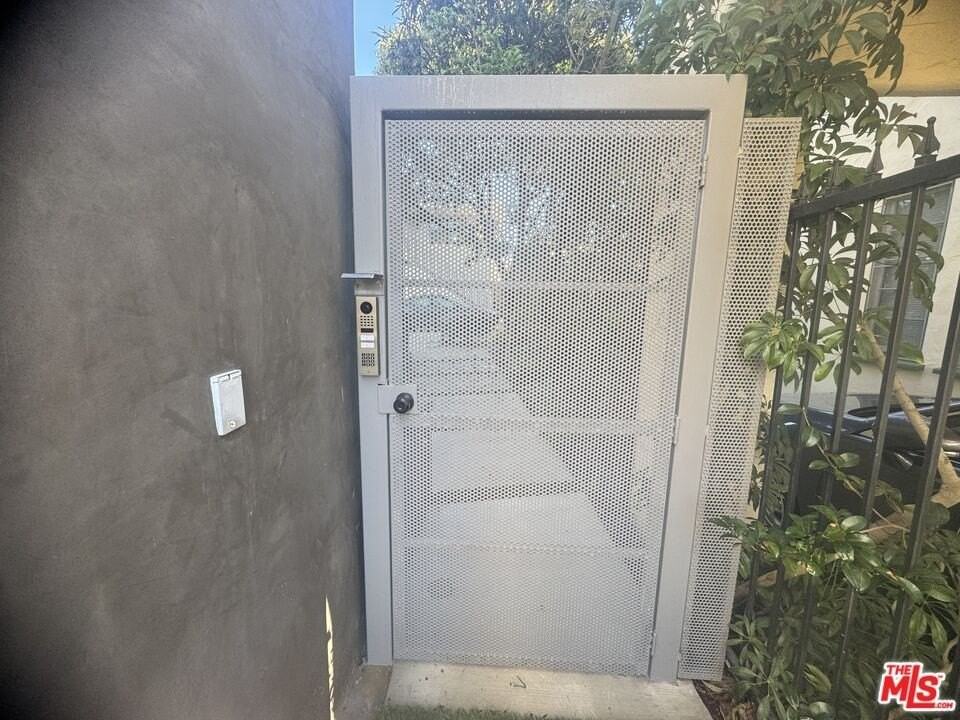 8261 3/4 W 4th St - Photo 3 of 19