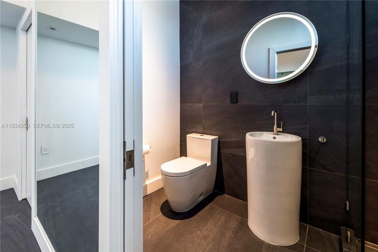 7934 West Dr 1401 - Photo 4 of 27