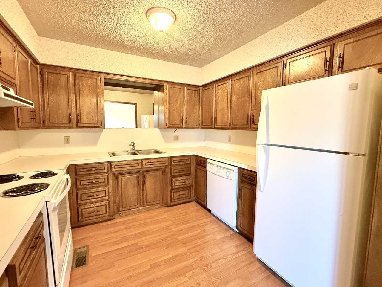 Jamestown Apartments 11 #1 - Photo 4 of 18