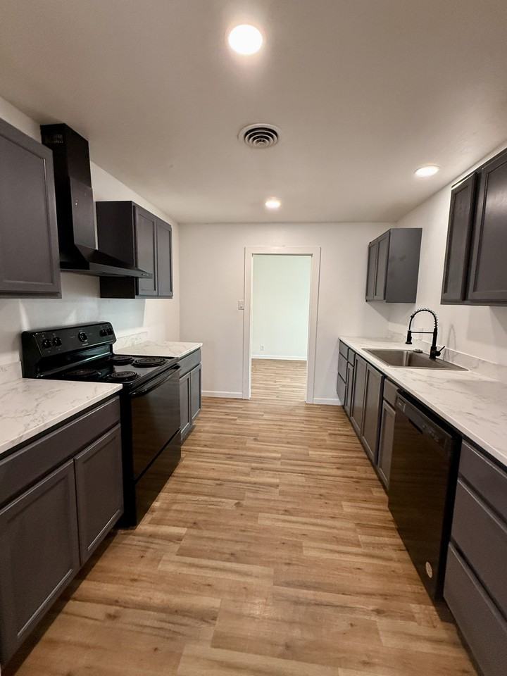 904 Davis St Nw #1 - Photo 2 of 31