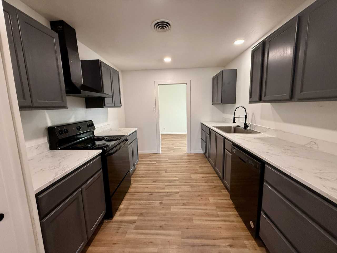 904 Davis St Nw #1 - Photo 3 of 31