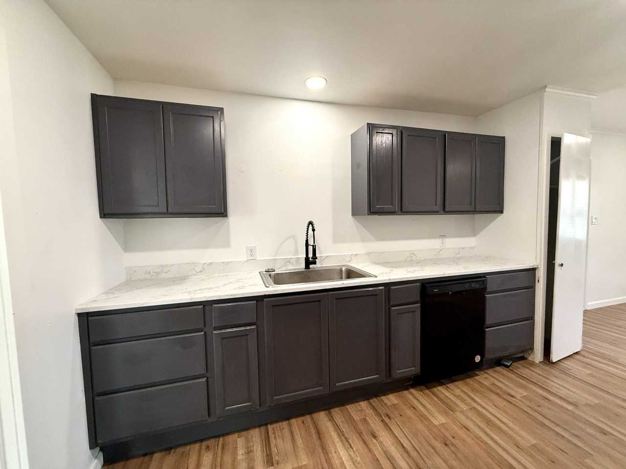 904 Davis St Nw #1 - Photo 5 of 31