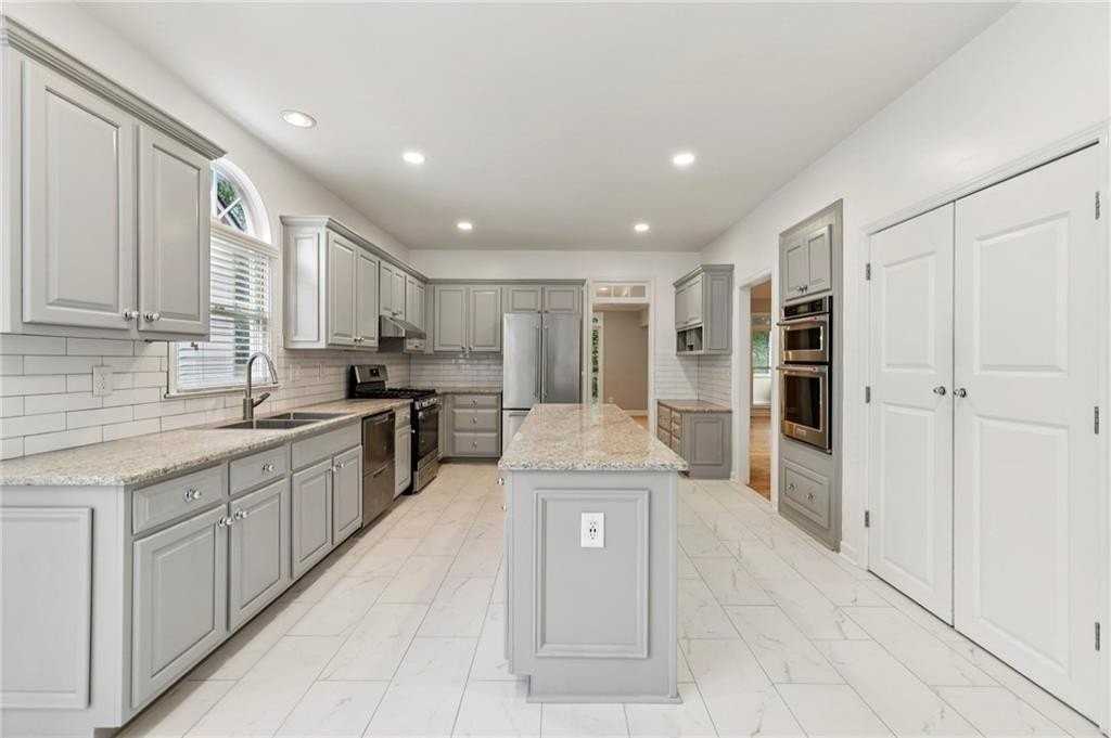 3740 Ashford Pt Ne - Photo 6 of 31