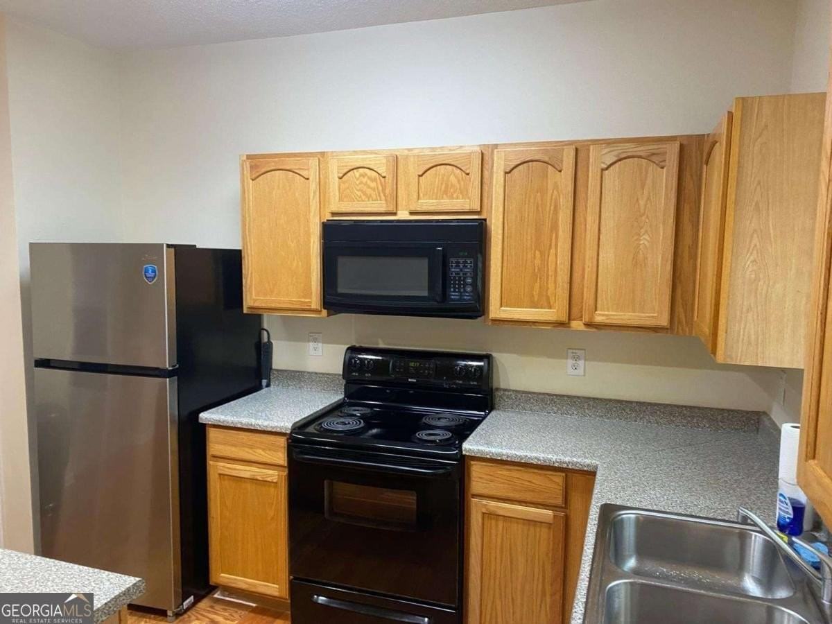 2858 Parkway Close - Photo 4 of 15