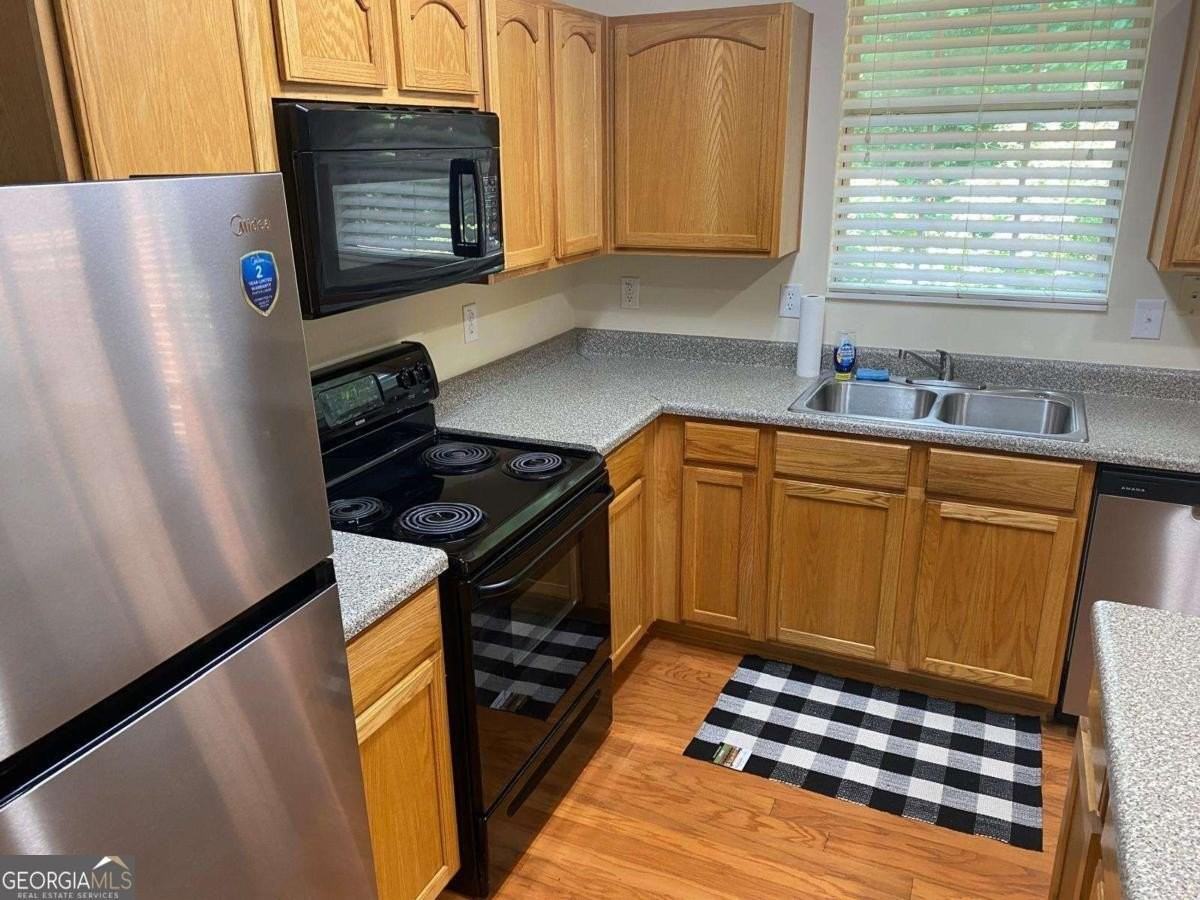 2858 Parkway Close - Photo 5 of 15