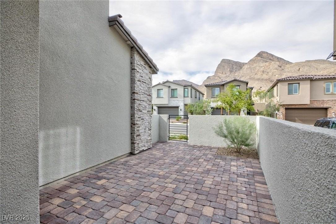 11683 Desert Hollow Ave - Photo 7 of 42