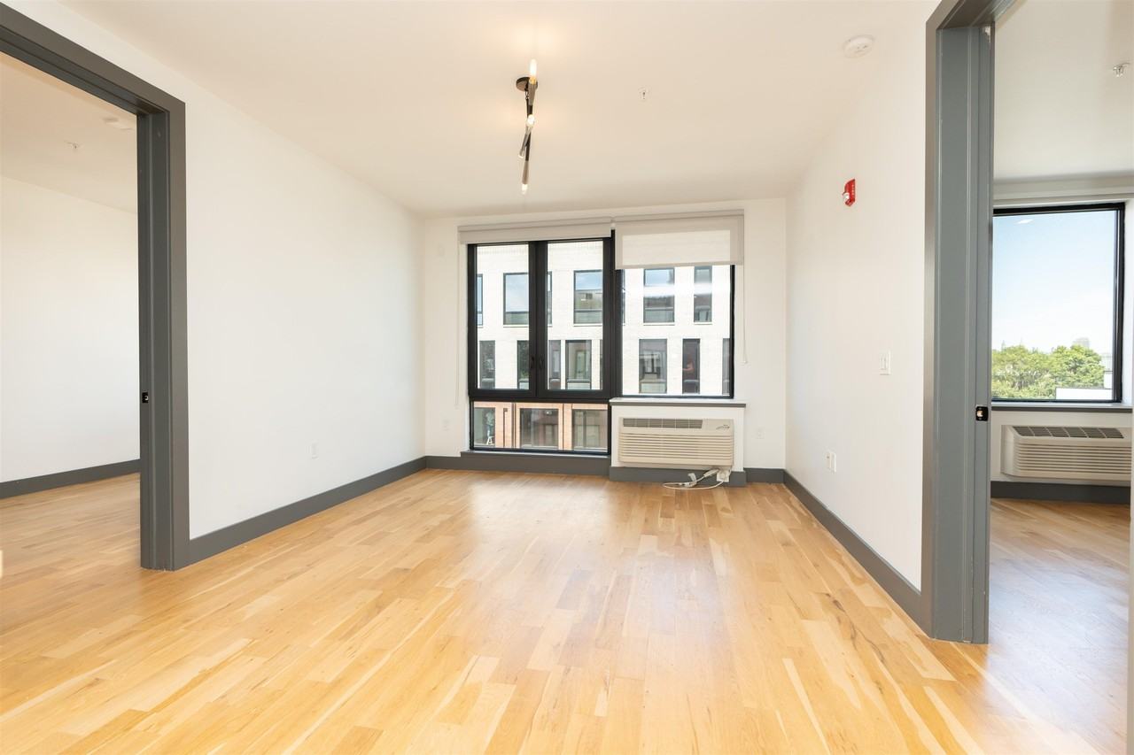 424 Arlington Ave #302 - Photo 2 of 43