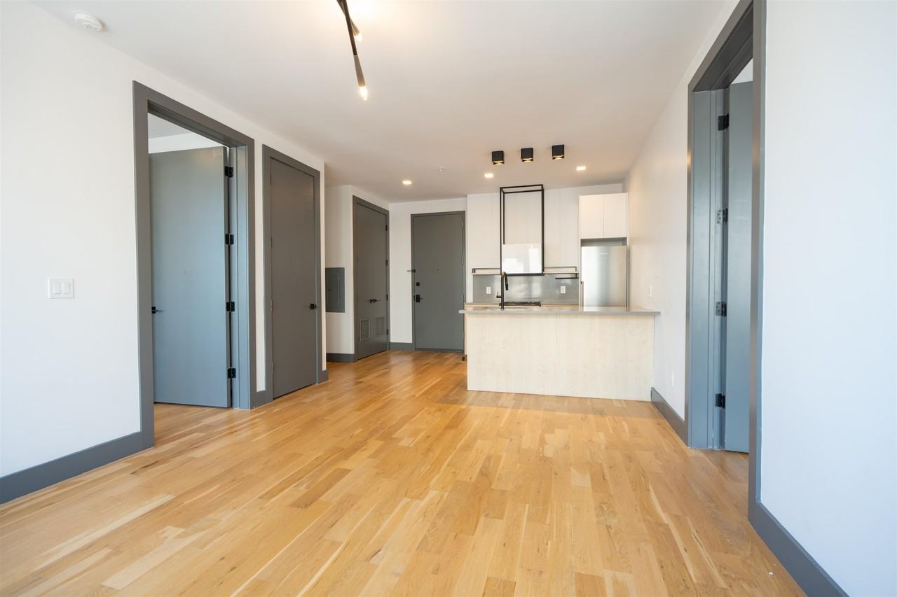 424 Arlington Ave #302 - Photo 4 of 43