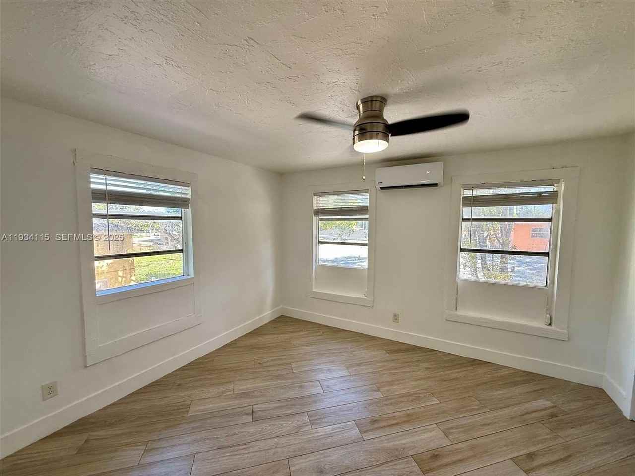 1029 Nw 28th St #2 - Photo 5 of 9