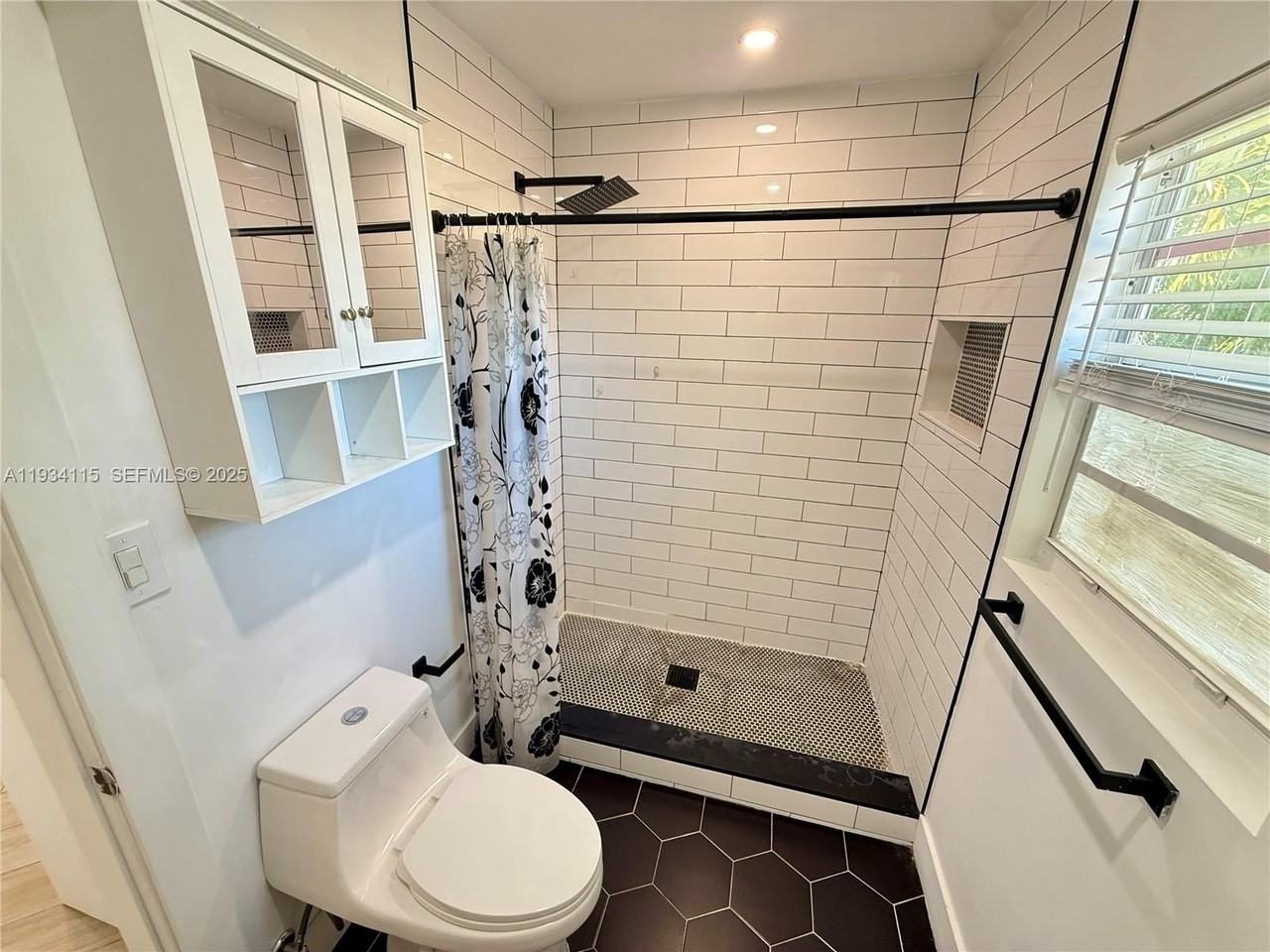 1029 Nw 28th St #2 - Photo 7 of 9