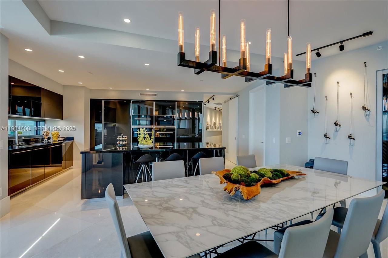 18555 Collins Ave #2403 - Photo 4 of 8