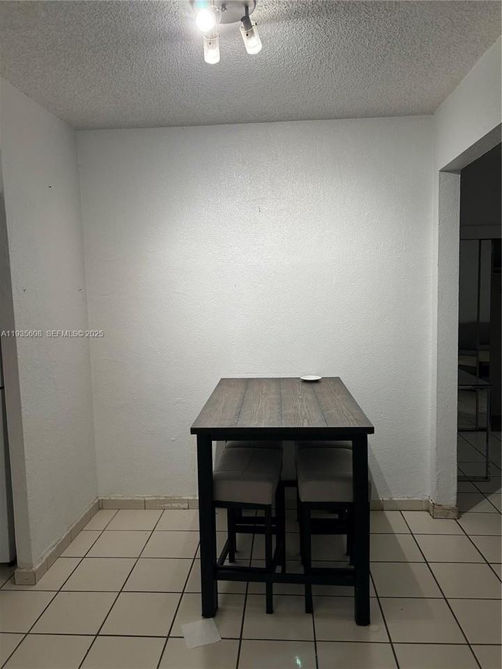 1239 Marseille Dr #7 - Photo 3 of 5