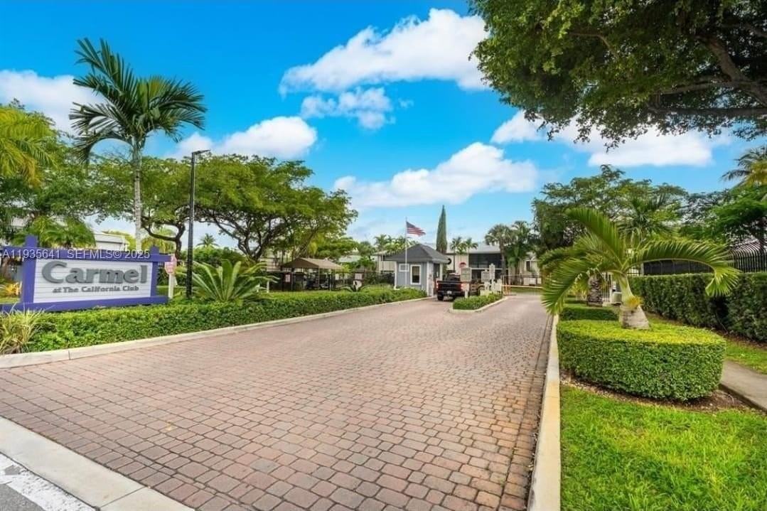 811 Ne 199th St #206-33 - Photo 2 of 11