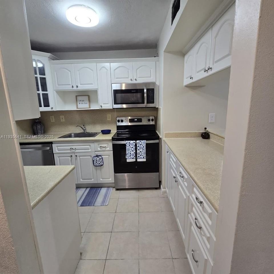 811 Ne 199th St #206-33 - Photo 6 of 11