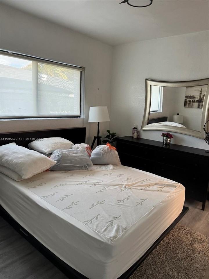 168 Nw 53rd St #1 - Photo 7 of 10