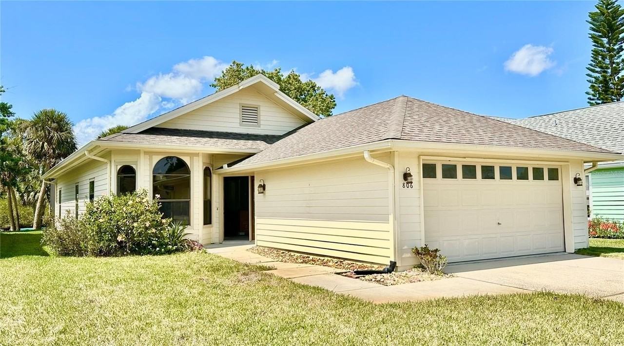 806 Pine Shores Cir - Photo 2 of 20