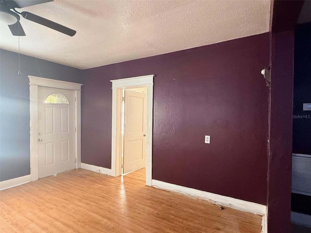 2912 Ybor St - Photo 4 of 24