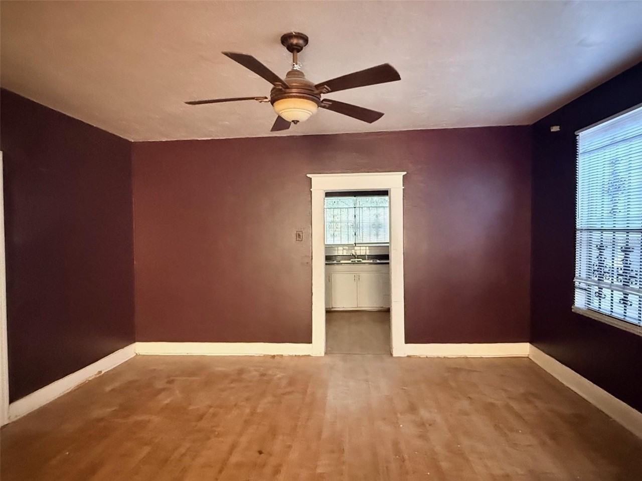 2912 Ybor St - Photo 6 of 24