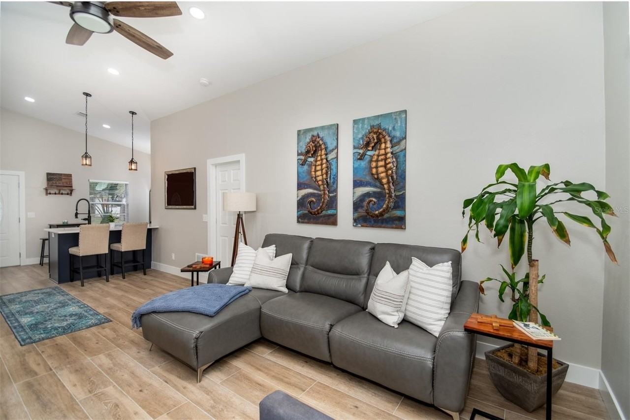 1106 Goshen Rd - Photo 4 of 39