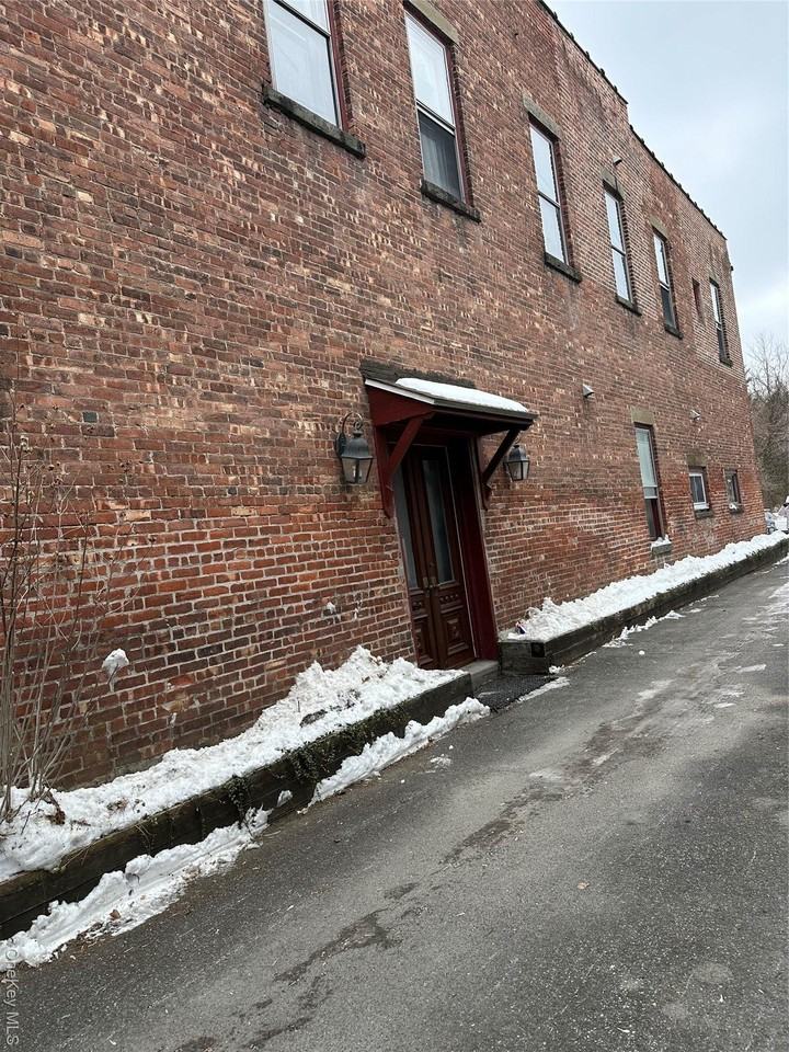 165 Ulster Ave Apt 7 #7 - Photo 6 of 21