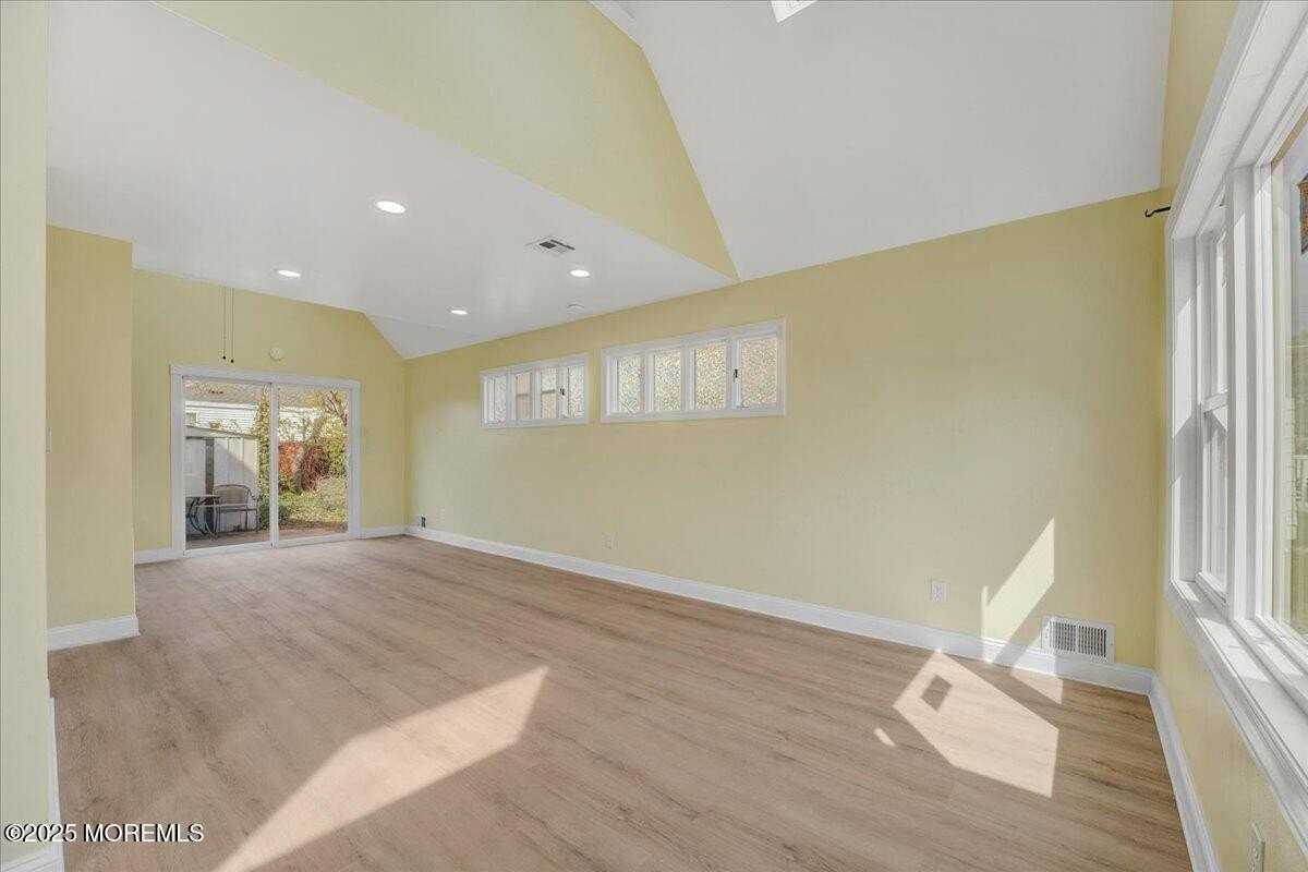 29 Lohsen Ave - Photo 3 of 25