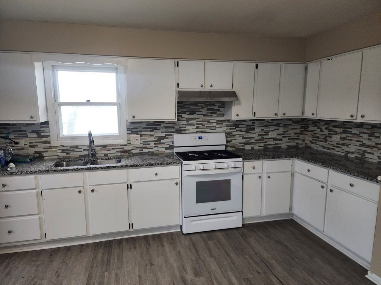 1325 Glenview Ct - Photo 4 of 22