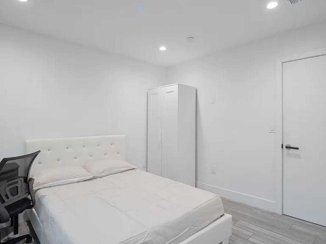 W 35th St - Photo 2 of 18